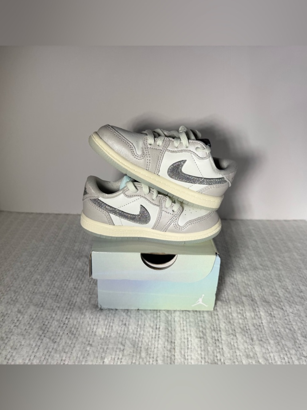 🩵🩶 Nike Air Jordan Toddler Sneakers Grey Iridescent Swoosh Size 8C 🌌